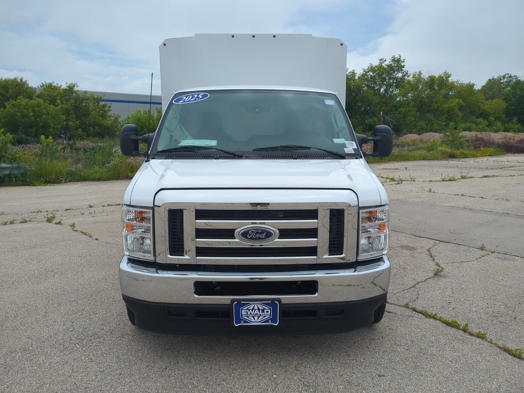 2025 Ford E-350SD — detail view