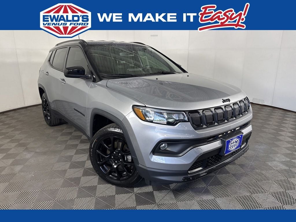 2022 Jeep Compass Latitude in Billet Silver Metallic Clearcoat — front three-quarter view
